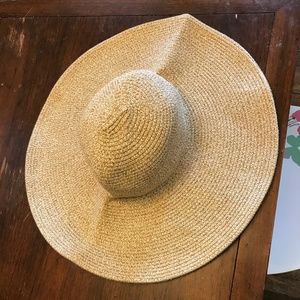 Amazing Packable Tan Straw like floppy Sun Hat